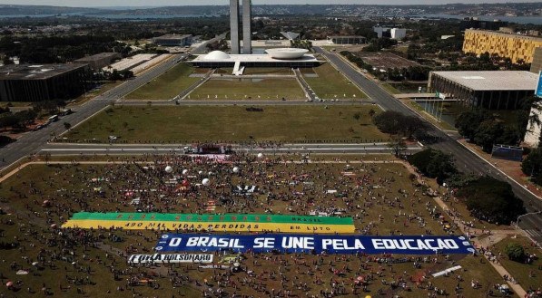 Protesto contra Governo Bolsonaro em Bras&iacute;lia, neste s&aacute;bado (19)