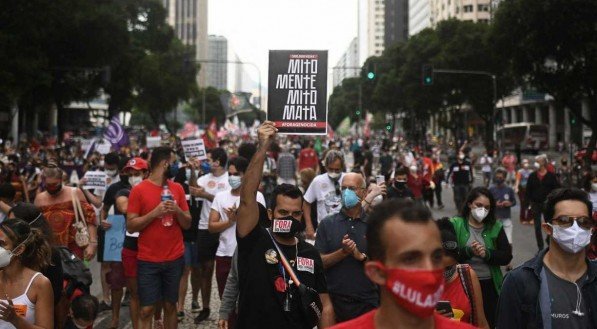 Manifestantes protestam contra Jair Bolsonaro em S&atilde;o Paulo