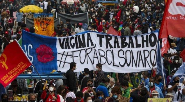 Manifestantes protestam contra Jair Bolsonaro em S&atilde;o Paulo