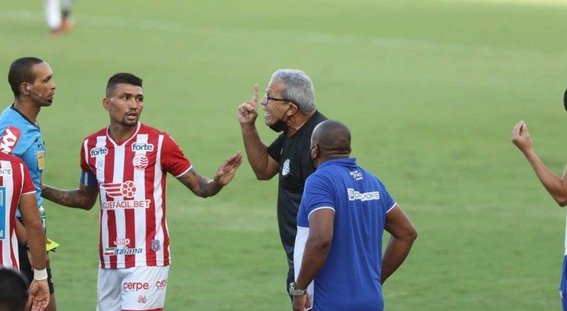 Na partida contra o Botafogo, pela 5&ordf; rodada da S&eacute;rie B, H&eacute;lio dos Anjos foi expulso com apenas sete minutos de jogo.