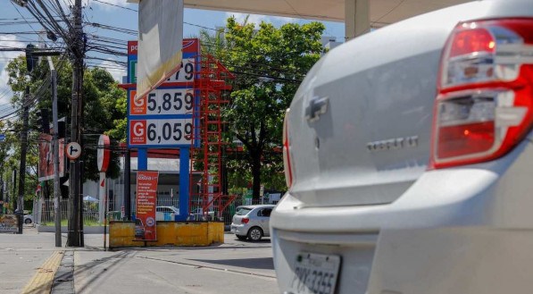 POSTOS - Gasolina chega a R$ 6 o litro nos postos do Grande Recife. 