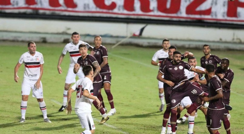 Santa Cruz arrancou empate no fim do jogo diante da Jacuipense, nesta segunda-feira, no Arruda