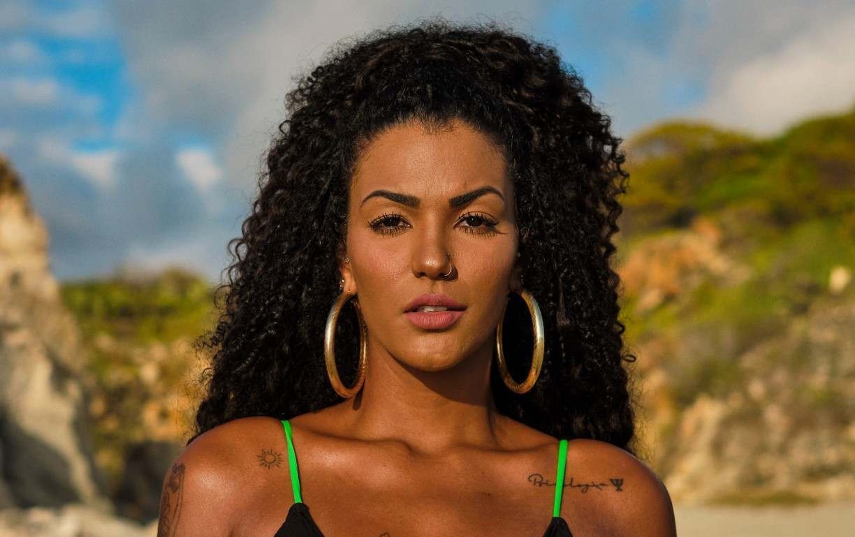 A empresária pernambucana Thuany Raquel, de 26 anos, é uma das participantes do reality show 'Brincando com Fogo Brasil', da Netflix