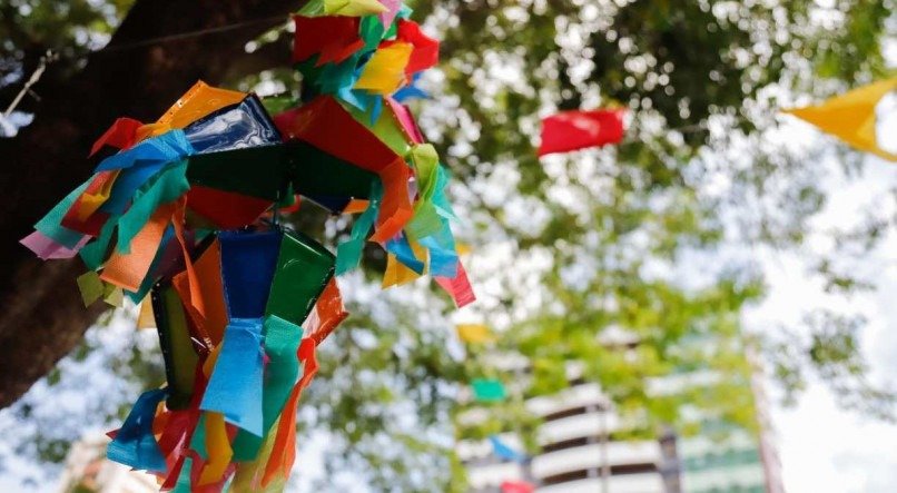 S&Atilde;O JO&Atilde;O - Com&eacute;rcio de itens junInos na Avenida Beira Rio