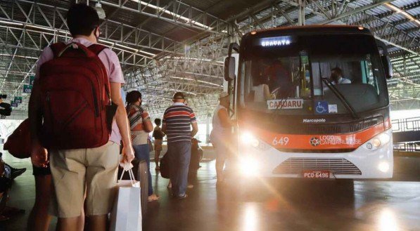 Baixo movimento, protocolos e viagens ao encontro da família marcam véspera de São João no TIP do Recife