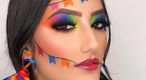 Reprodução/ Instagram @vaniaguedesmakeup