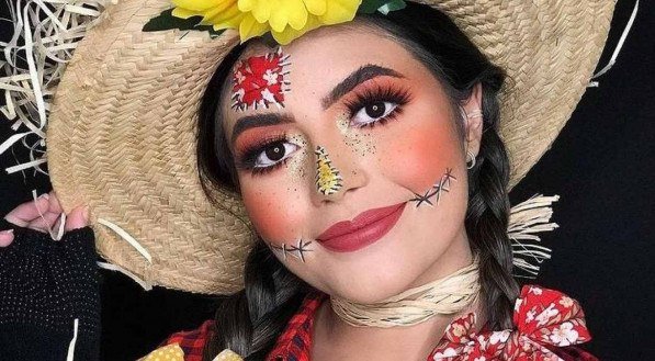 Reprodução/Instagram @vaniaguedesmakeup