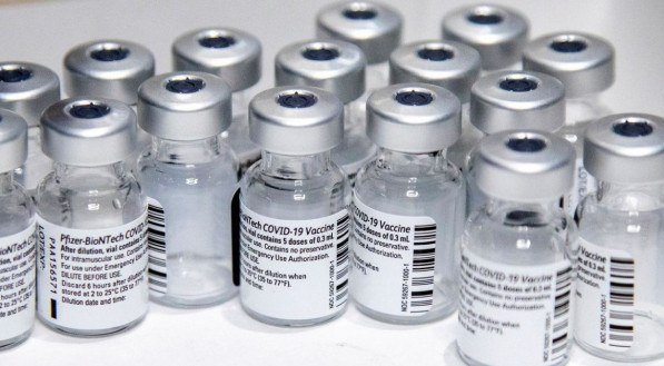 O imunizante tem uma validade de poucas horas ap&oacute;s ter seu frasco aberto e, portanto, o recomendado &eacute; que todas as doses sejam aplicadas imediatamente