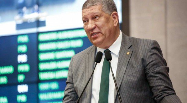 Reajuste salarial dos servidores pernambucanos deve ser aprovado até o fim de março, afirma líder do governo na Alepe