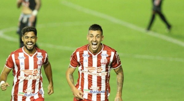 Lances do jogo de futebol N&aacute;utico X Oper&aacute;rio, v&aacute;lido pelo Brasileir&atilde;o da S&eacute;rie B, no Est&aacute;dio dos Aflitos.