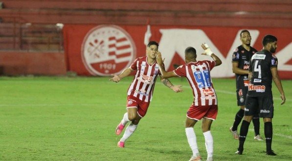 Lances do jogo de futebol N&aacute;utico X Oper&aacute;rio, v&aacute;lido pelo Brasileir&atilde;o da S&eacute;rie B, no Est&aacute;dio dos Aflitos.