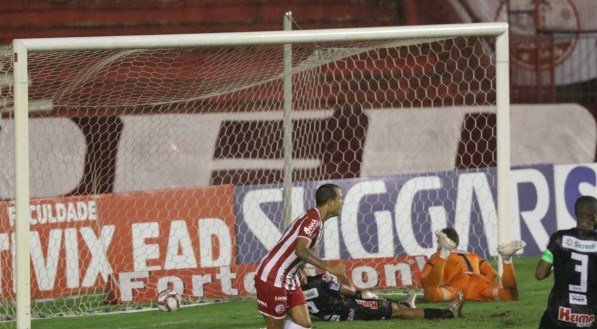 Lances do jogo de futebol N&aacute;utico X Oper&aacute;rio, v&aacute;lido pelo Brasileir&atilde;o da S&eacute;rie B, no Est&aacute;dio dos Aflitos.