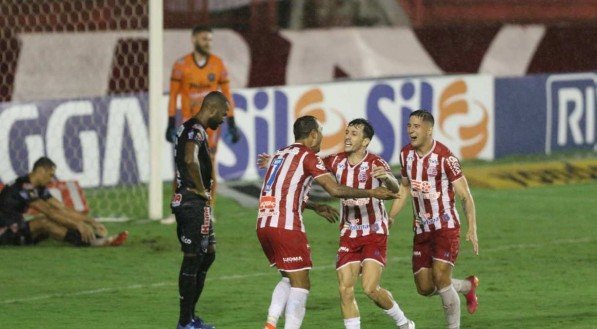 Lances do jogo de futebol N&aacute;utico X Oper&aacute;rio, v&aacute;lido pelo Brasileir&atilde;o da S&eacute;rie B, no Est&aacute;dio dos Aflitos.