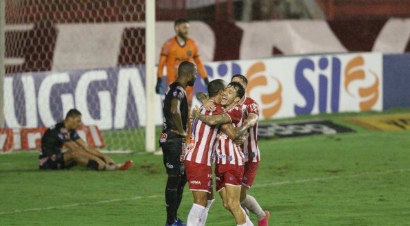 Lances do jogo de futebol N&aacute;utico X Oper&aacute;rio, v&aacute;lido pelo Brasileir&atilde;o da S&eacute;rie B, no Est&aacute;dio dos Aflitos.