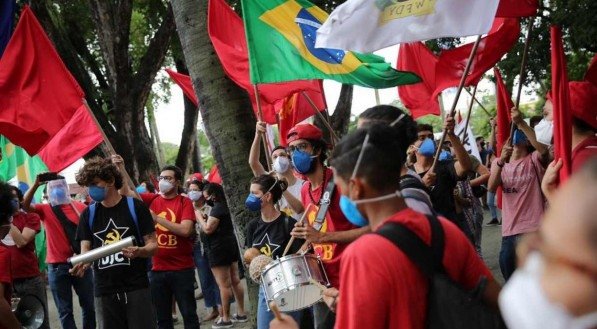 Concentra&ccedil;&atilde;o do protesto contra Bolsonaro no Recife, na Pra&ccedil;a do Derby