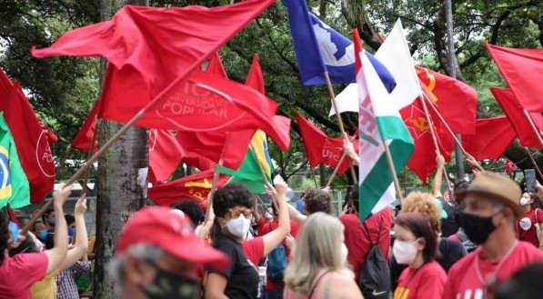 Concentra&ccedil;&atilde;o do protesto contra Bolsonaro no Recife, na Pra&ccedil;a do Derby