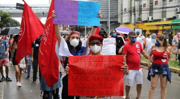 Protesto contra Bolsonaro no Recife