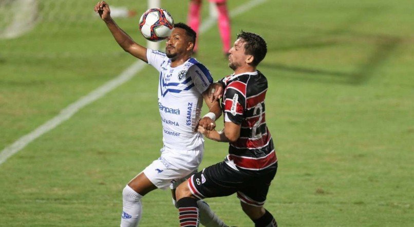 Lances do jogo de futebol Santa Cruz X Paysand&uacute;, v&aacute;lido pelo Brasileir&atilde;o da S&eacute;rie C, no Est&aacute;dio do Arruda.