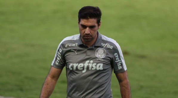 Após vencer o Sport, técnico do Palmeiras detona e diz que "deveria ser proibido jogar" na Ilha do Retiro