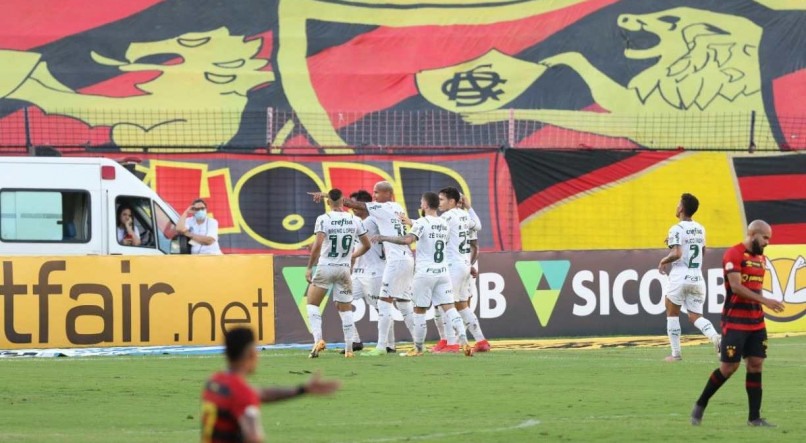 Palmeiras abriu o placar no primeiro na Ilha do Retiro