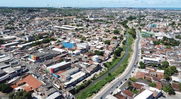 Nova ponte, avenida e ciclovia. Bacia do Rio Beberibe, no Recife, muda de cara