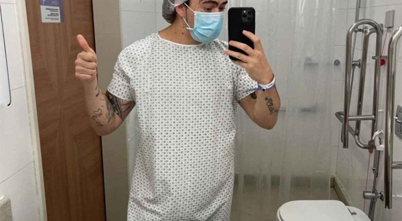 Whindersson Nunes posta direto do hospital