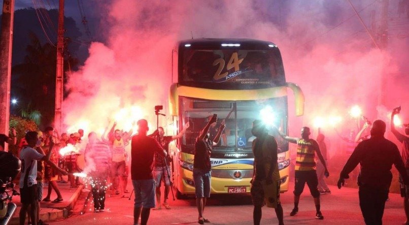 Houve protesto antes do jogo e cobran&ccedil;a na sa&iacute;da do vesti&aacute;rio ap&oacute;s a derrota. 