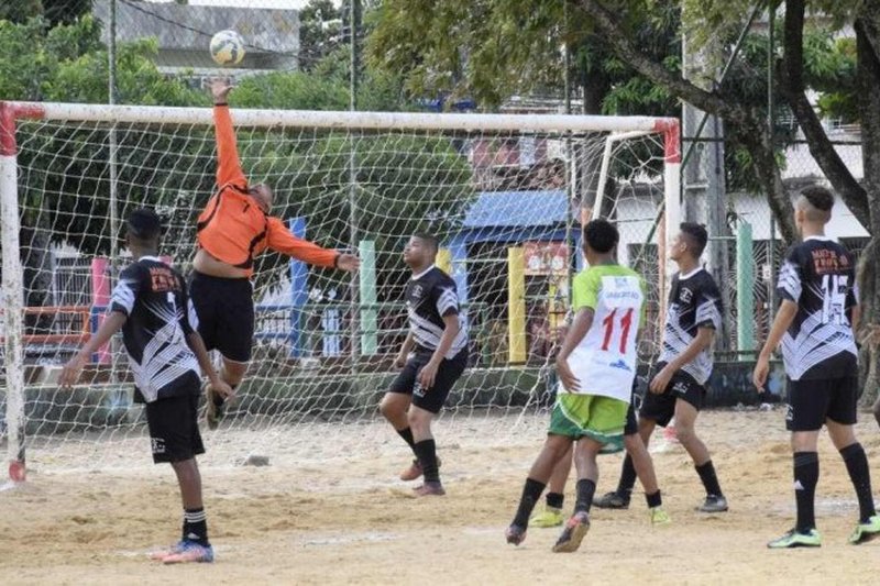 O fato é que os subúrbios e os campos de várzea em espaços, mais tarde, ocupados pela urbanização desenfreada, tornaram-se uma incubadora de talentos, pobres, pardos e pretos