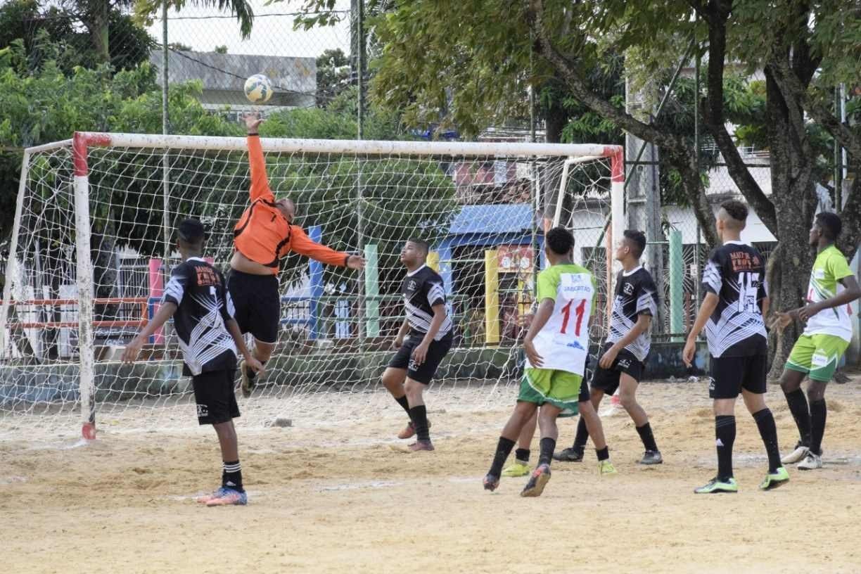 A educação pela bola