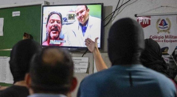 Durante paralisa&ccedil;&atilde;o, policiais assistiram v&iacute;deo gravado por Cid Gomes ao se recuperar dos tiros no hospital