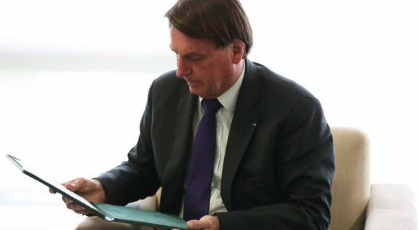 EXECUTIVO Bolsonaro amea&ccedil;ou que Pa&iacute;s pode n&atilde;o ter elei&ccedil;&atilde;o em 2022 sem aprova&ccedil;&atilde;o do voto impresso