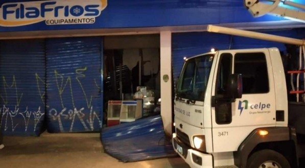 Imóvel desaba na Estância, Zona Oeste do Recife