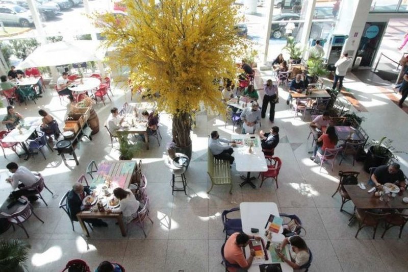 Serviços prestados às famílias mostraram a maior queda na variação acumulada em 12 meses, com -2,6%, embora tenha havido uma leve alta de 0,8% com relação a agosto de 2024