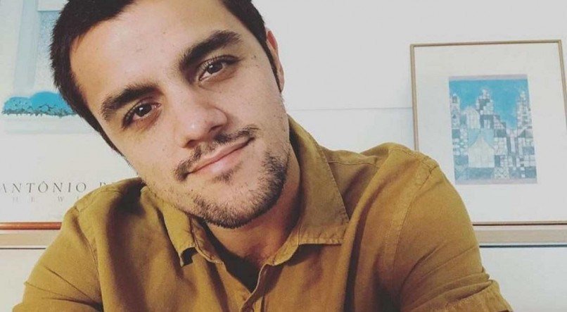 O ator Felipe Simas