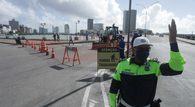 Nova etapa de obra na Ponte Girat&oacute;ria provoca interdi&ccedil;&atilde;o e mudan&ccedil;a de tr&acirc;nsito no Centro do Recife.