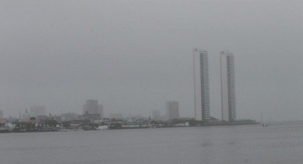 Feriado de Nossa Senhora do Carmo, padroeira do Recife, com chuva 