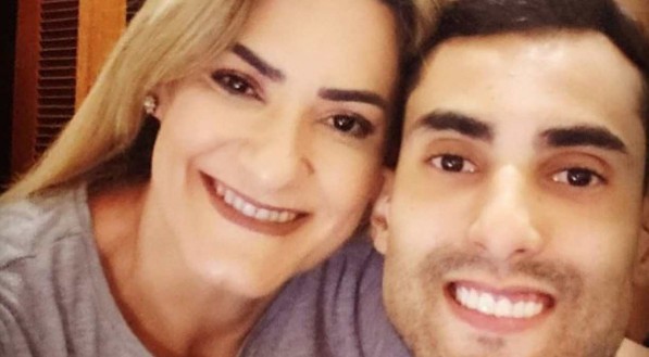 Mãe de Douglas Souza, do vôlei, fala sobre a sexualidade do filho e ataques