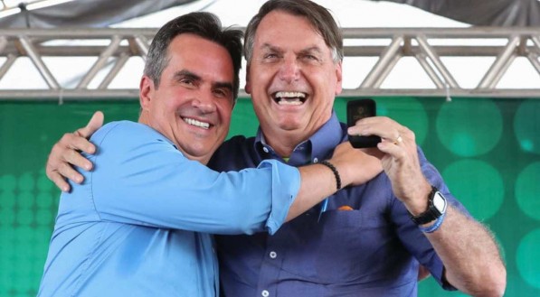 JUNTOS Bolsonaro se aproximou mais do Centrão ao indicar o senador Ciro Nogueira para a Casa Civil