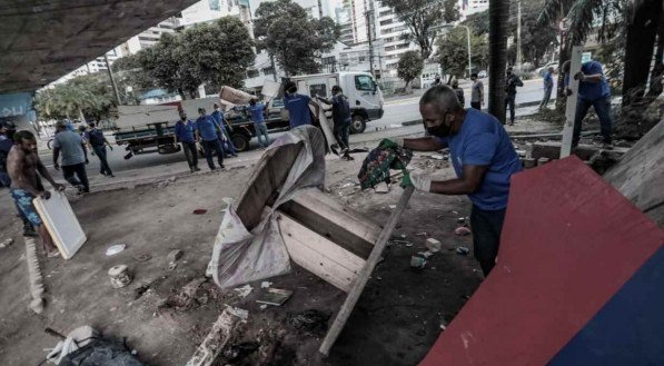 O viaduto fica localizado na Zona Norte do Recife