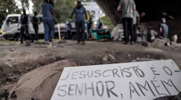 O viaduto fica localizado na Zona Norte do Recife