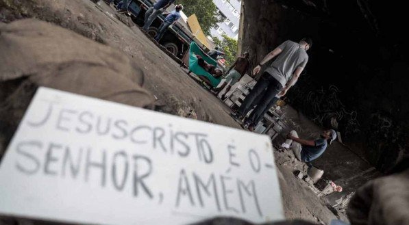 O viaduto fica localizado na Zona Norte do Recife