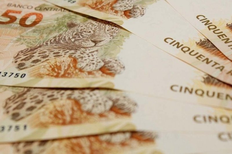 A comiss&atilde;o aprovou uma instru&ccedil;&atilde;o normativa colocando mais R$ 2,93 bilh&otilde;es das emendas de bancada estadual e mais R$ 1,01 bilh&atilde;o das despesas n&atilde;o obrigat&oacute;rios do Poder Executivo para aumentar a cifra