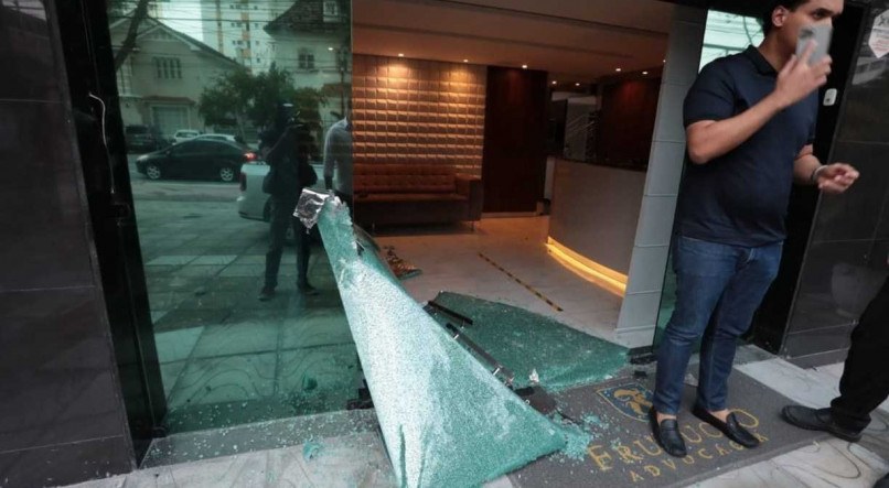 TERROR Escritório do vice-presidente André Frutuoso foi atacado