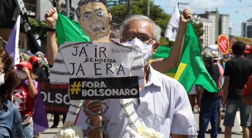 Neste s&aacute;bado, milhares de manifestantes foram &agrave;s ruas pedir o impeachment do presidente da Rep&uacute;blica