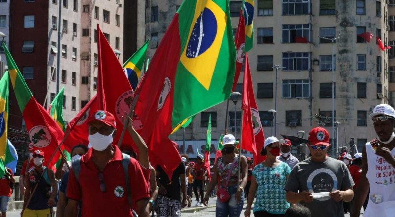 No Recife, manifestantes se concentraram na Pra&ccedil;a do Derby e depois seguiram em caminhada pela Avenida Conde da Boa Vista at&eacute; a Guararapes