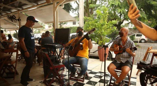 Pernambuco volta a permitir m&uacute;sica ao vivo em bares e restaurantes a partir deste final de semana.