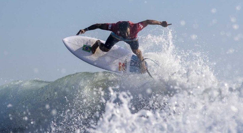 O surfista &Iacute;talo Ferreira