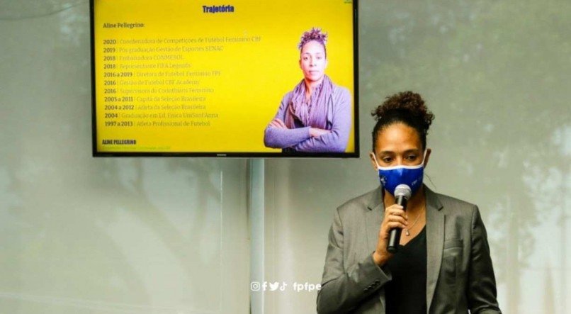 Aline Pellegrino concedeu palestra no Workshop do futebol feminino promovido pela FPF