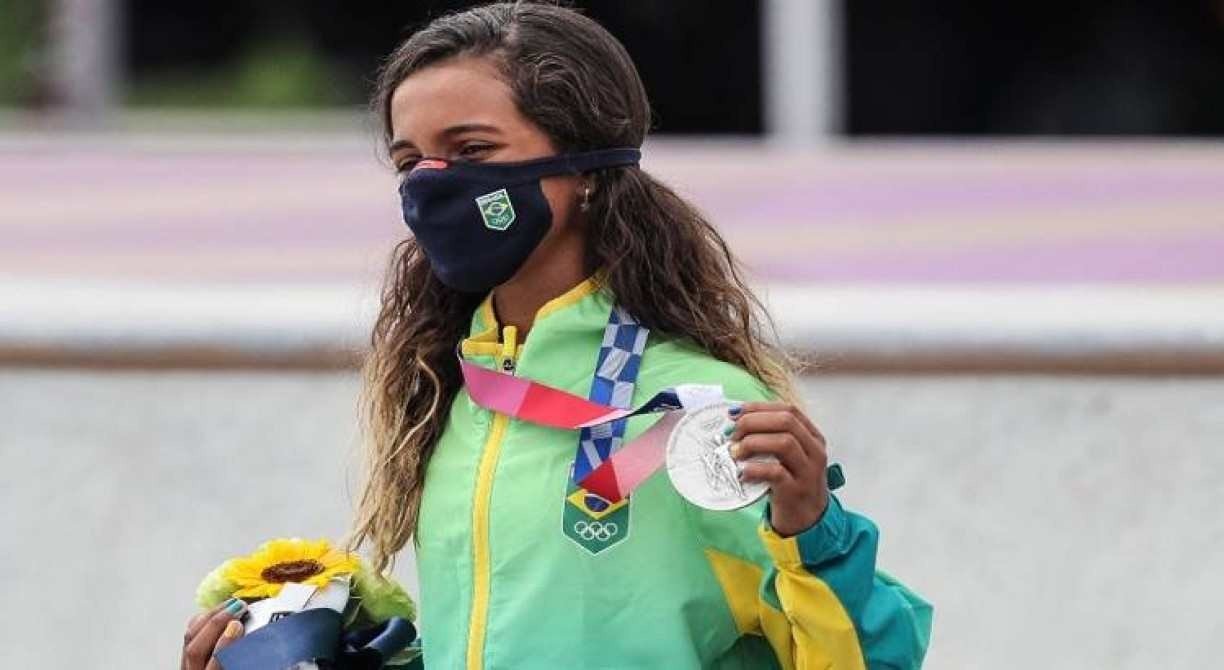 Skatista Rayssa Leal faz história e conquista prata nas Olimpíadas aos 13  anos - 26/07/2021 - Esporte - Folha