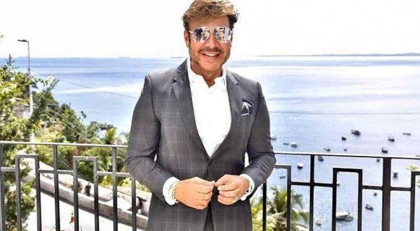 O joalheiro baiano, empres&aacute;rio e designer, Carlos Rodeiro morreu nesta segunda-feira (26). 

